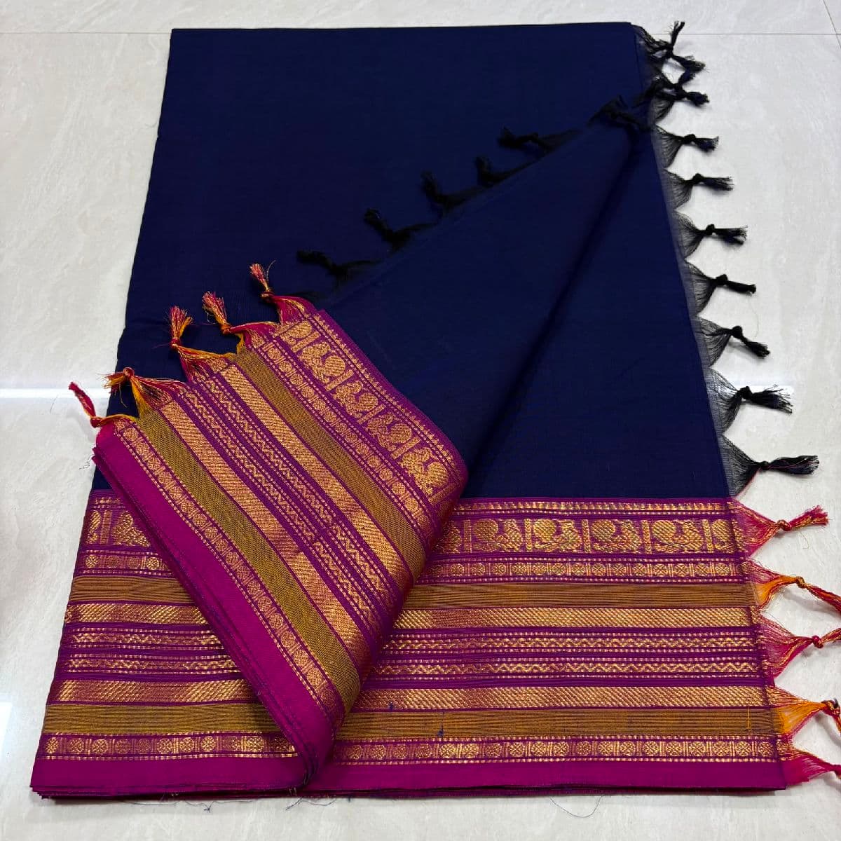 Vintage 80s model zari border 2